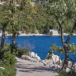 2 Bedroom In Lägenhet Crikvenica