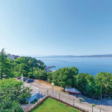 2 Bedroom In Lägenhet Crikvenica