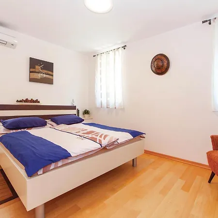 Appartamento 2 Bedroom In *