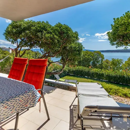 2 Bedroom In Διαμέρισμα Crikvenica