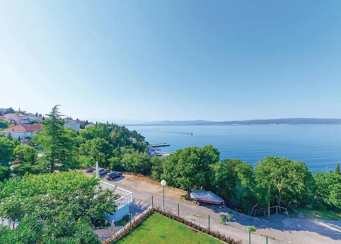 2 Bedroom In Apartamento Crikvenica