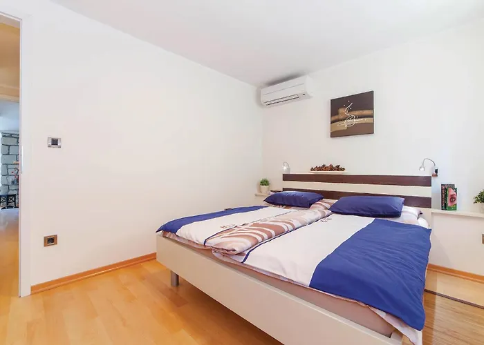 2 Bedroom In Apartamento Crikvenica