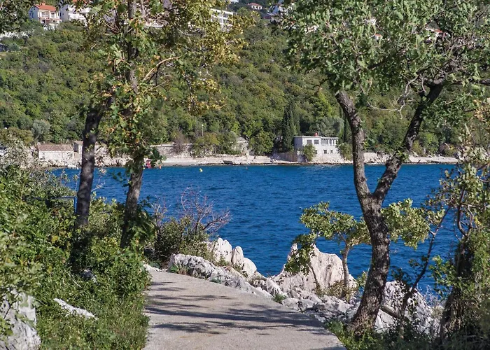 2 Bedroom In Apartamento Crikvenica