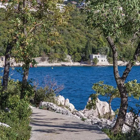 2 Bedroom In Apartman Crikvenica